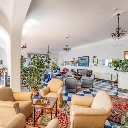 Belvedere Hotel 4*